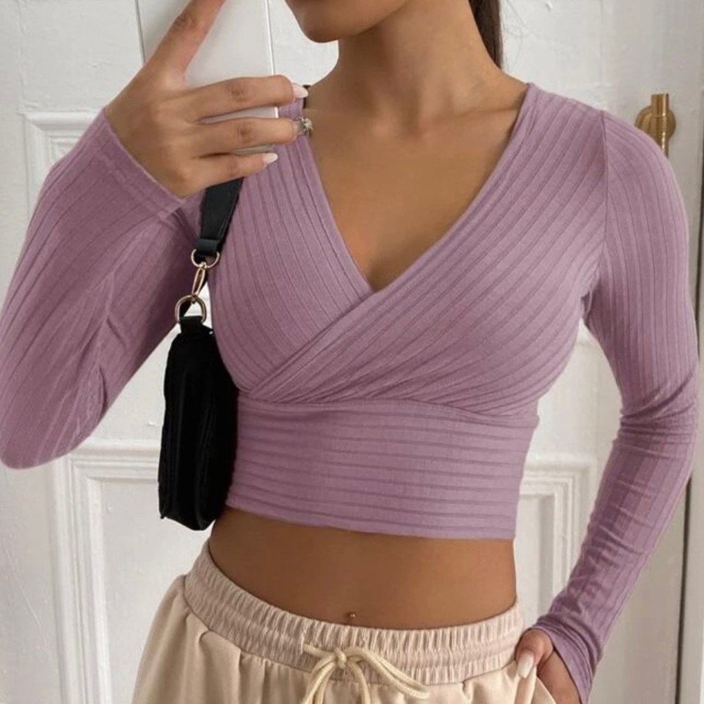 Lilac ribbed crop long sleeve top.